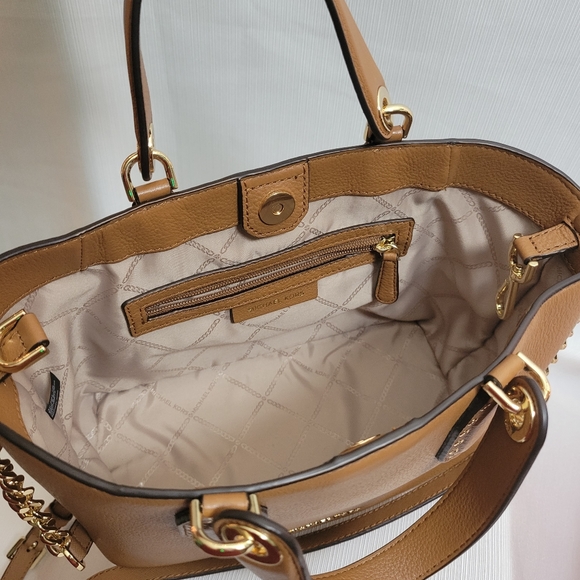 Michael Kors HandBag - Picture 4 of 7